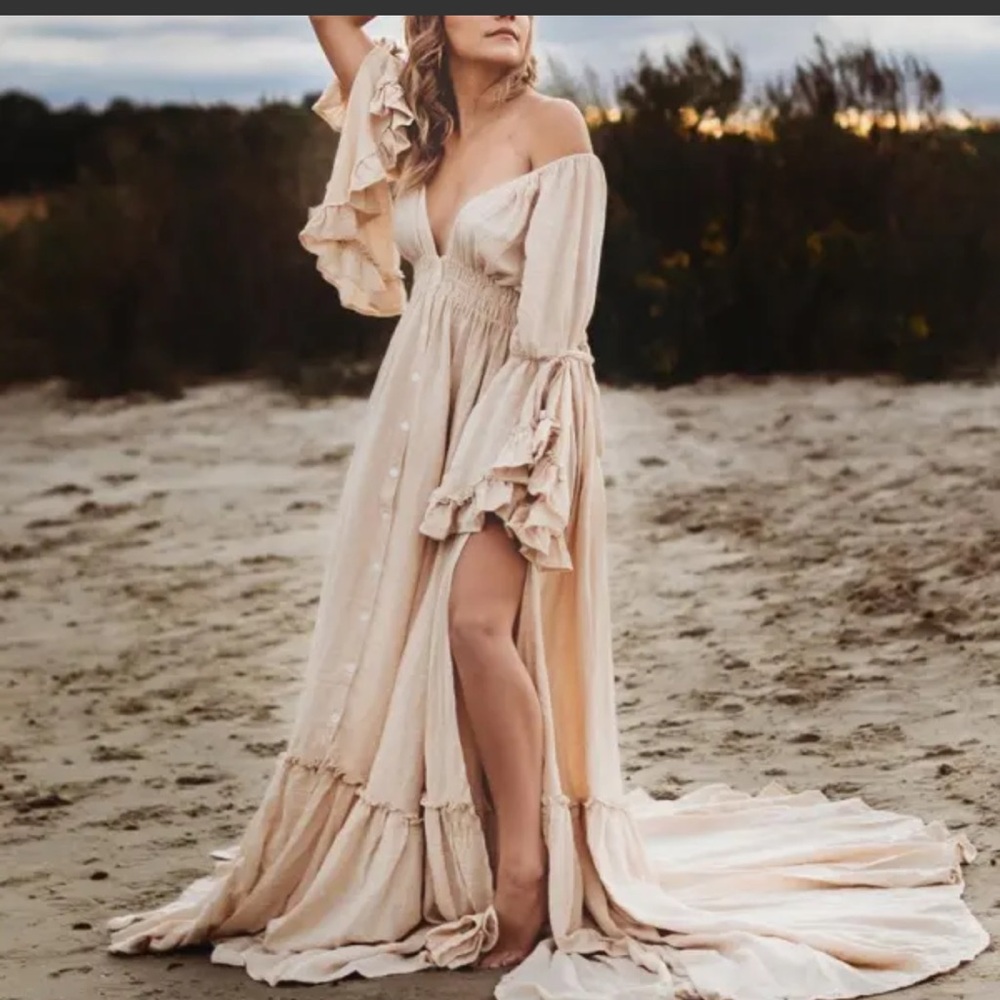 Maternity Deep V-neck Buttons Long Sleeve Ruffled Photoshoot Dress